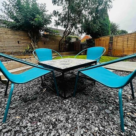 Entire Modern House In Tamworth - 2 Double Beds + Free Parking Villa Luaran gambar