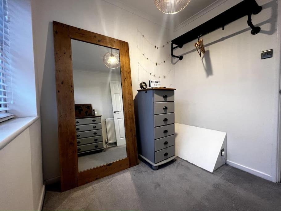Entire Modern House In Tamworth - 2 Double Beds + Free Parking Villa Luaran gambar
