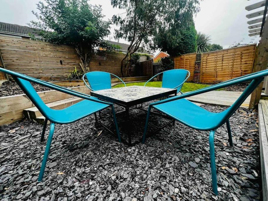 Entire Modern House In Tamworth - 2 Double Beds + Free Parking Villa Luaran gambar