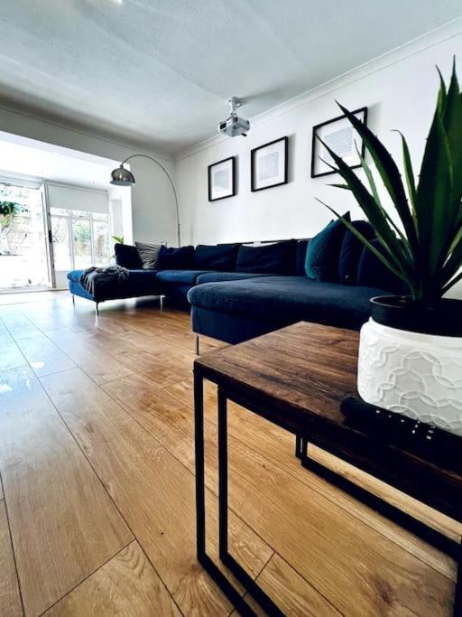 Entire Modern House In Tamworth - 2 Double Beds + Free Parking Villa Luaran gambar