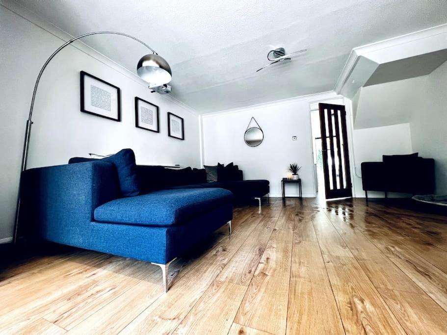 Entire Modern House In Tamworth - 2 Double Beds + Free Parking Villa Luaran gambar