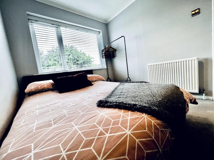 Entire Modern House In Tamworth - 2 Double Beds + Free Parking Villa Luaran gambar