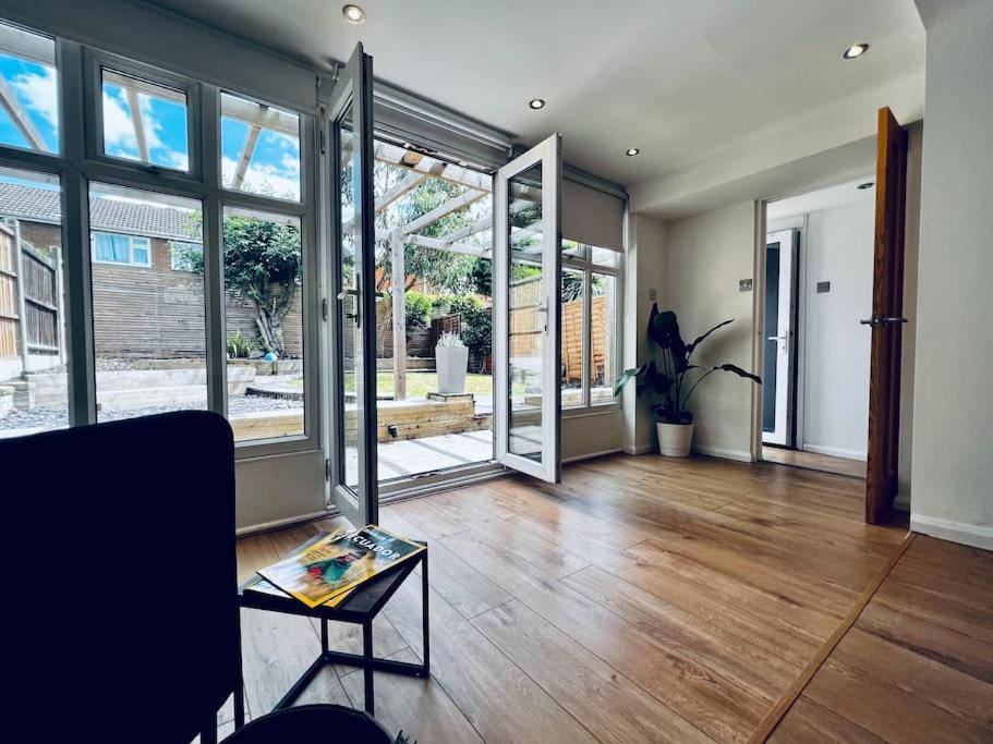 Entire Modern House In Tamworth - 2 Double Beds + Free Parking Villa Luaran gambar