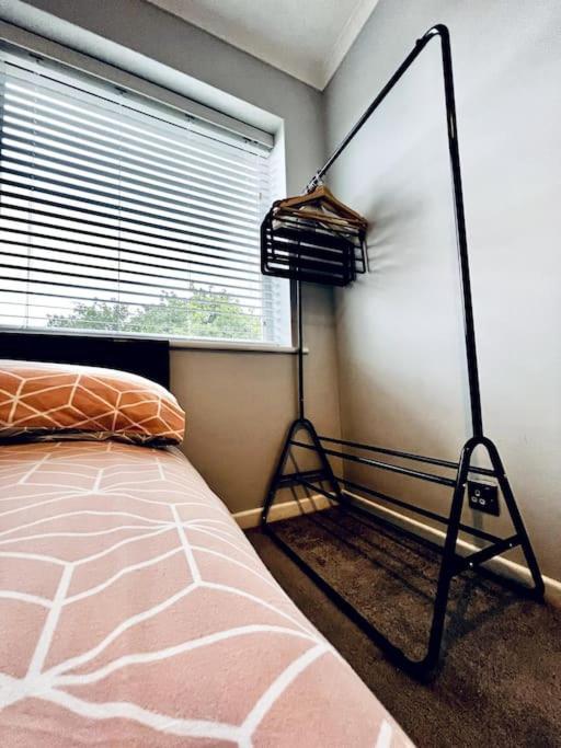 Entire Modern House In Tamworth - 2 Double Beds + Free Parking Villa Luaran gambar